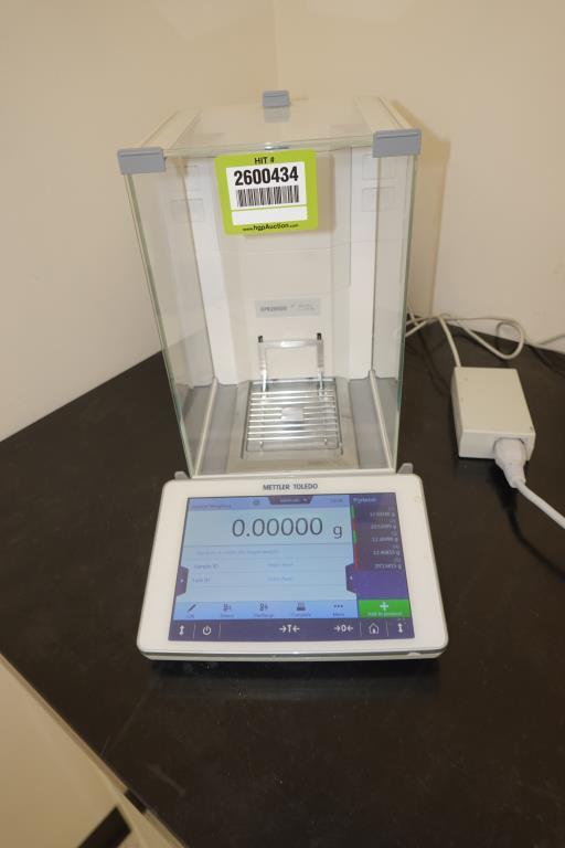 Actual lot photo: Mettler Toledo XPR205D5 analytical balance