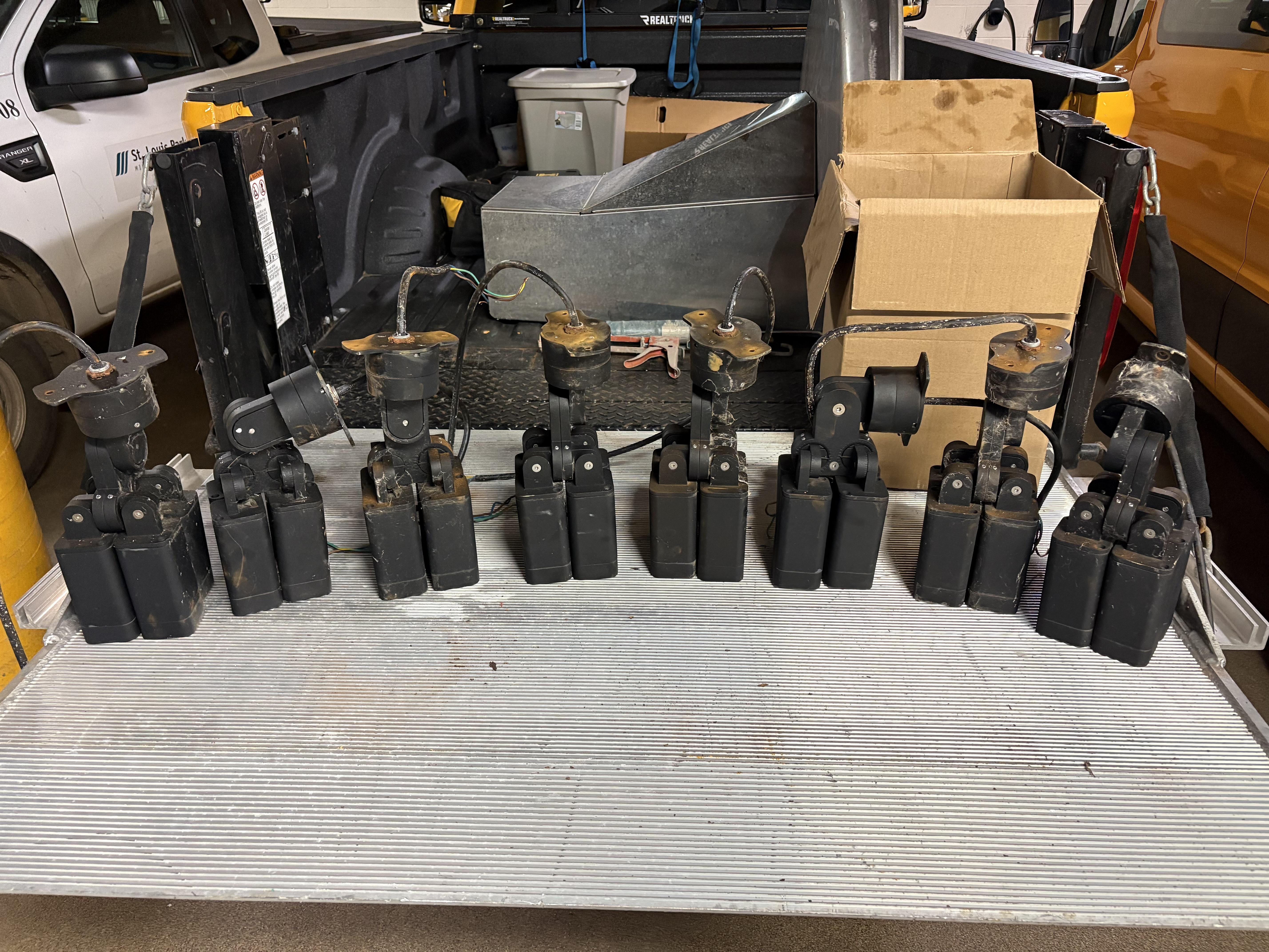 Actual lot photo: 8 - ECOSENSE RISE F080 QUAD FIXTURES