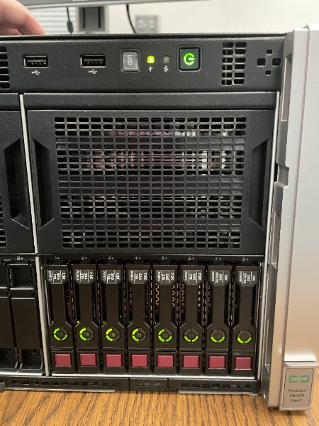 Actual lot photo: Dell/HP Servers